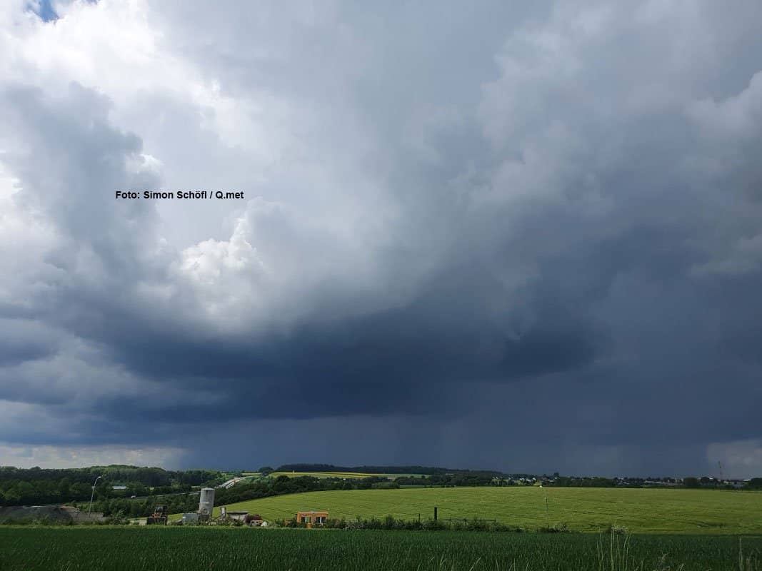 Gewitter im Westen ab Samstag: Sturzflutgefahr auf Dürreböden