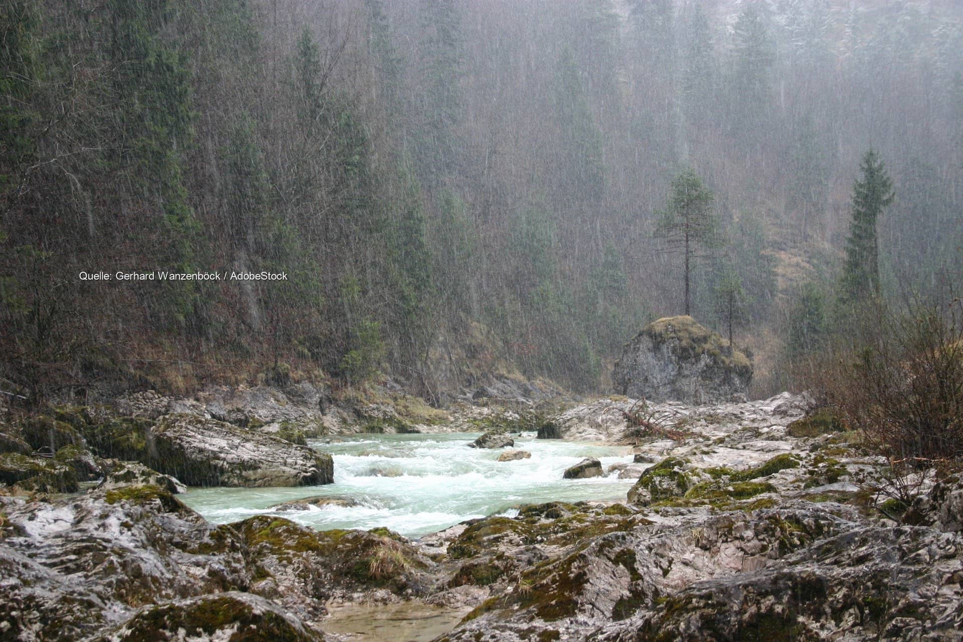 Dauerregen am Alpenrand ab Mittwoch: Bäche können steigen