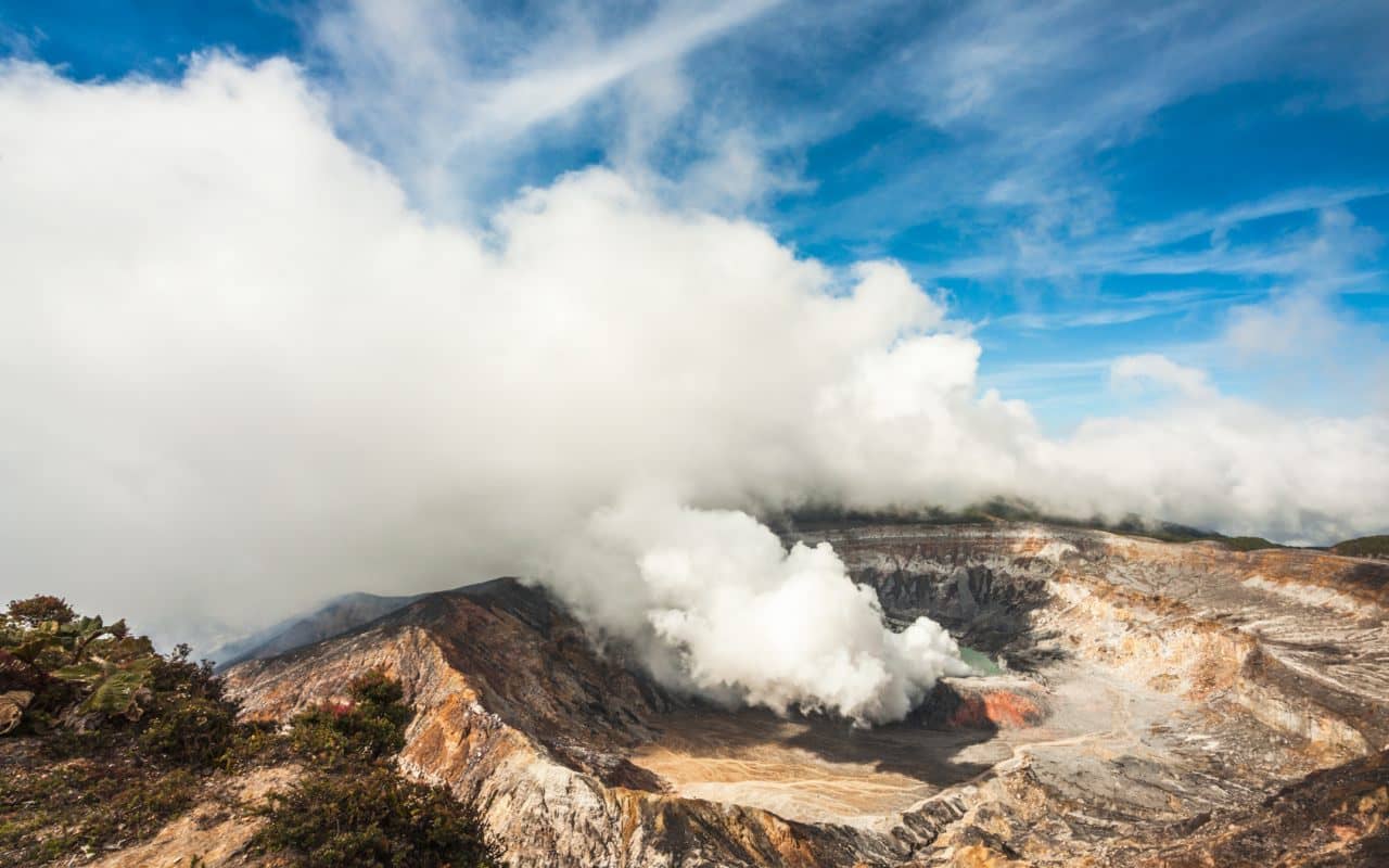 Hawaii-Vulkan Kilauea stößt Asche und Lava aus