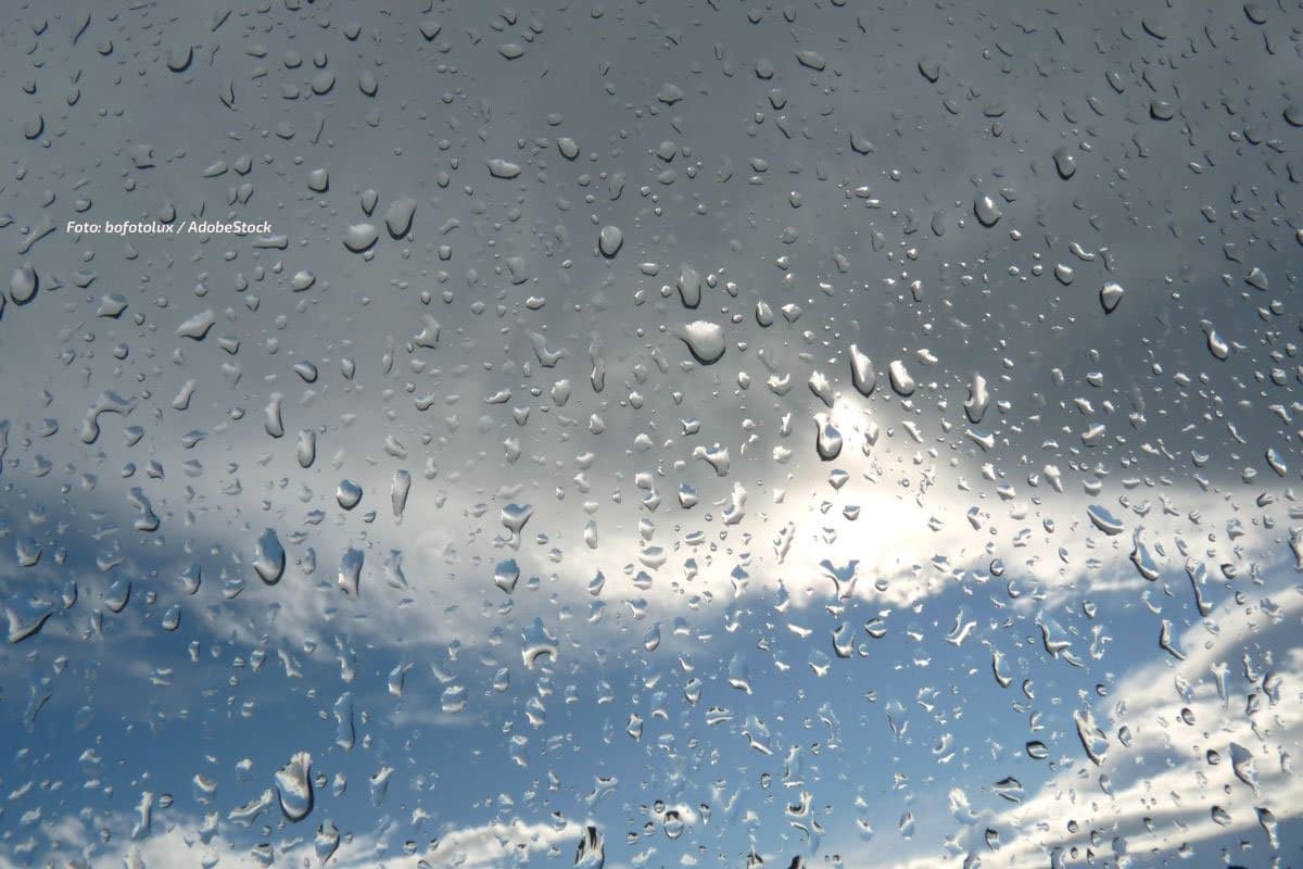 Regen von Niedersachsen bis Sachsen, abends Gewitter im Westen