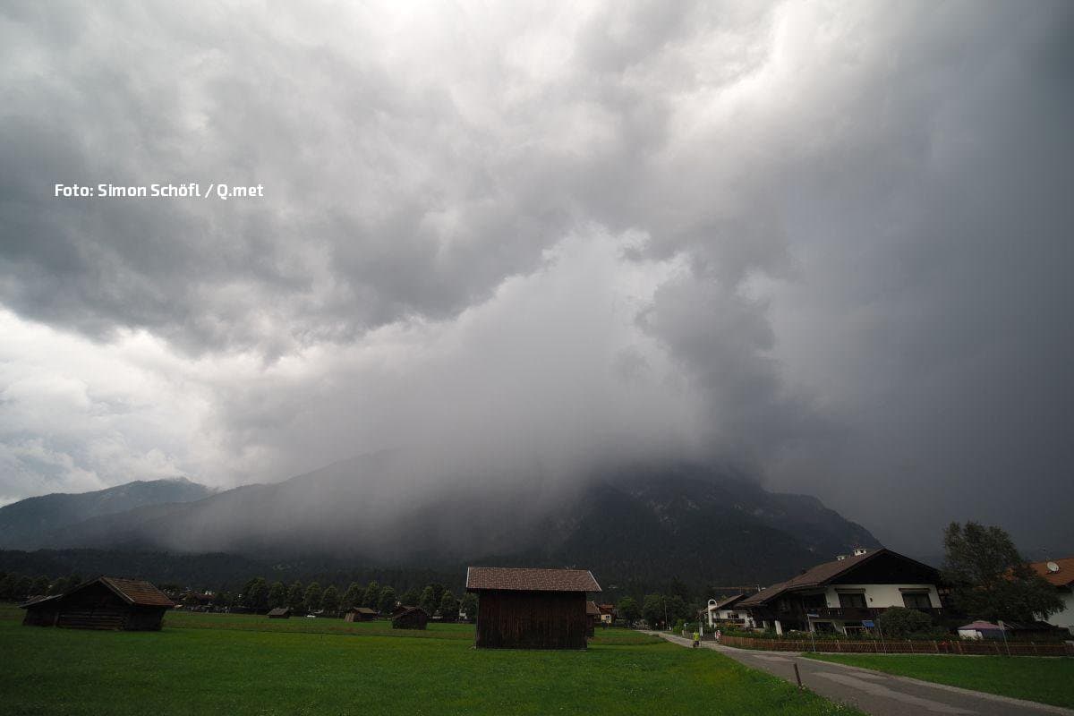Starkregen von den Alpen bis zur Neiße: merklich kühler