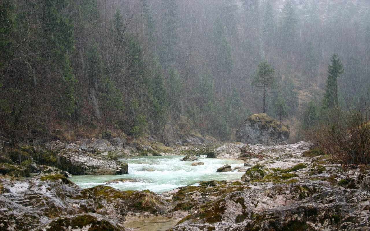 Weiterhin Starkregen- und Sturmgefahr