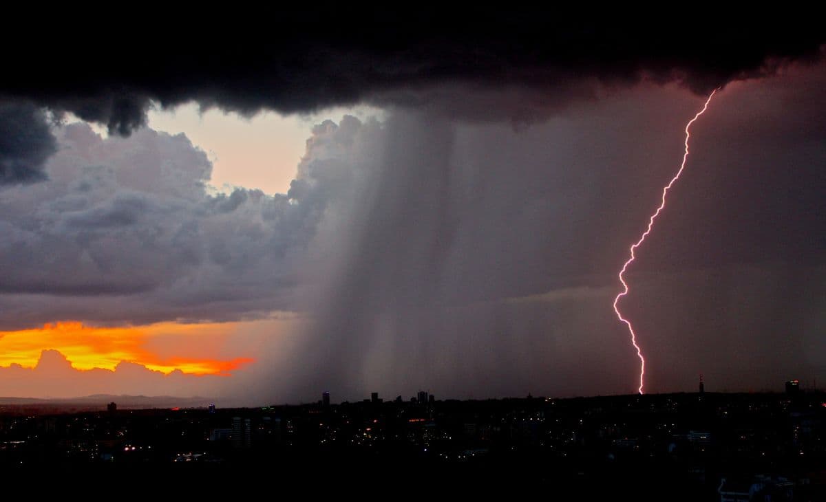Teils kräftige Gewittergüsse mit Unwettergefahr
