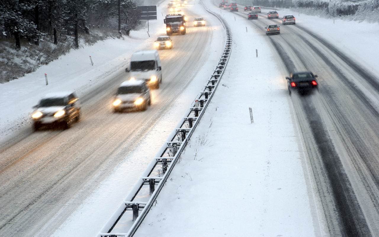 Schneefälle beeinträchtigen Verkehr