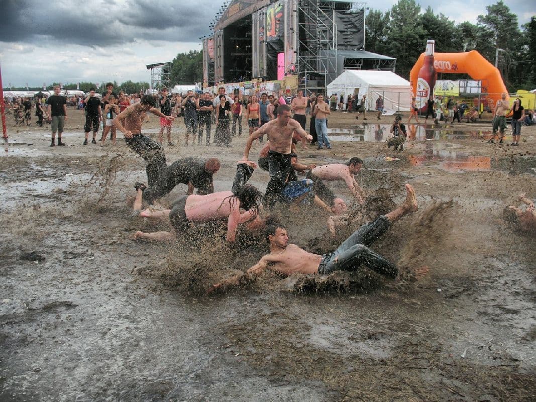 Rock am Ring startet mit Schlammschlacht