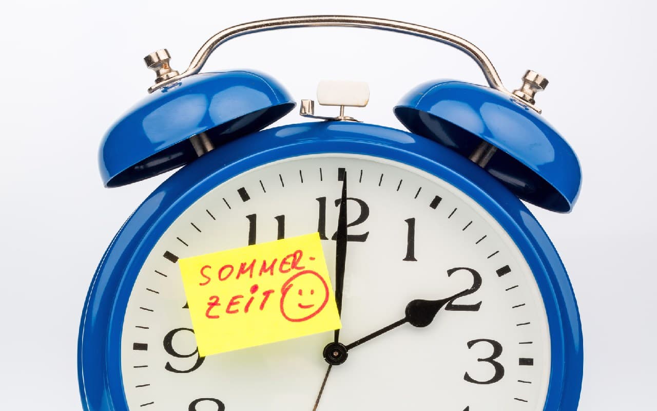 Uhrumstellen nicht vergessen: Die Sommerzeit beginnt!
