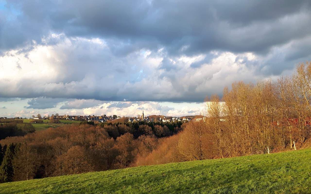 Zum Abend mehr Wolken und nachts erste Schauer - kälter!