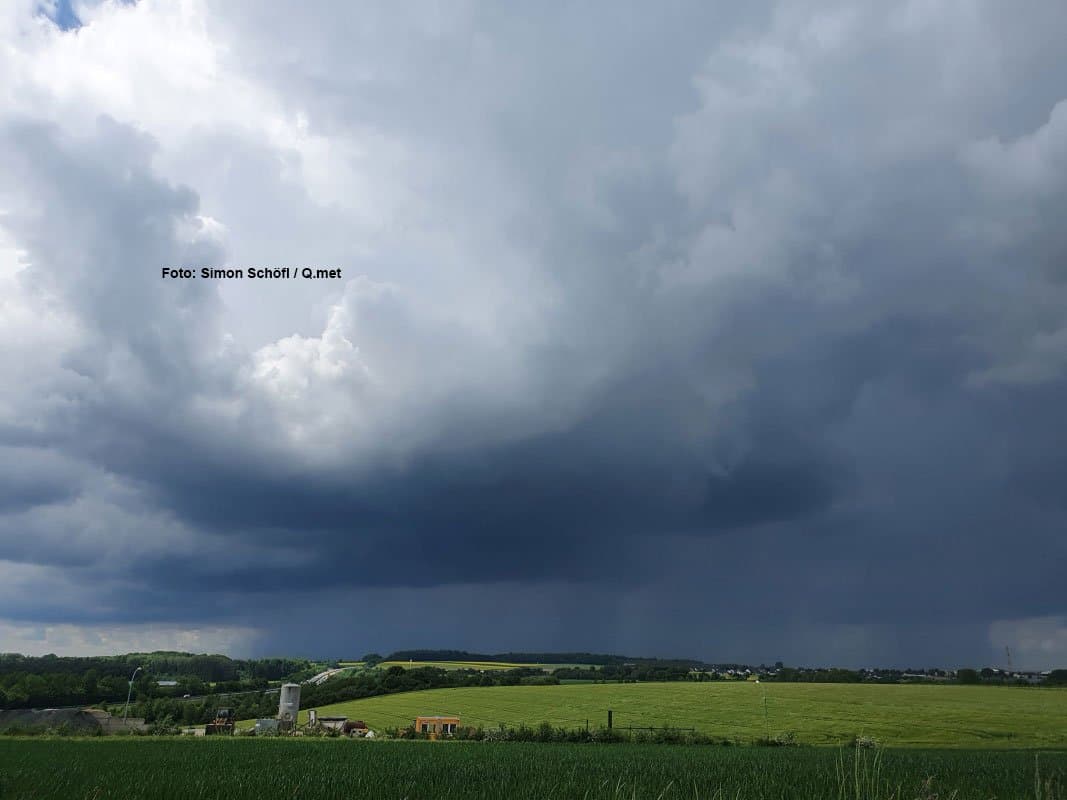 Gewitter im Westen ab Samstag: Sturzflutgefahr auf Dürreböden