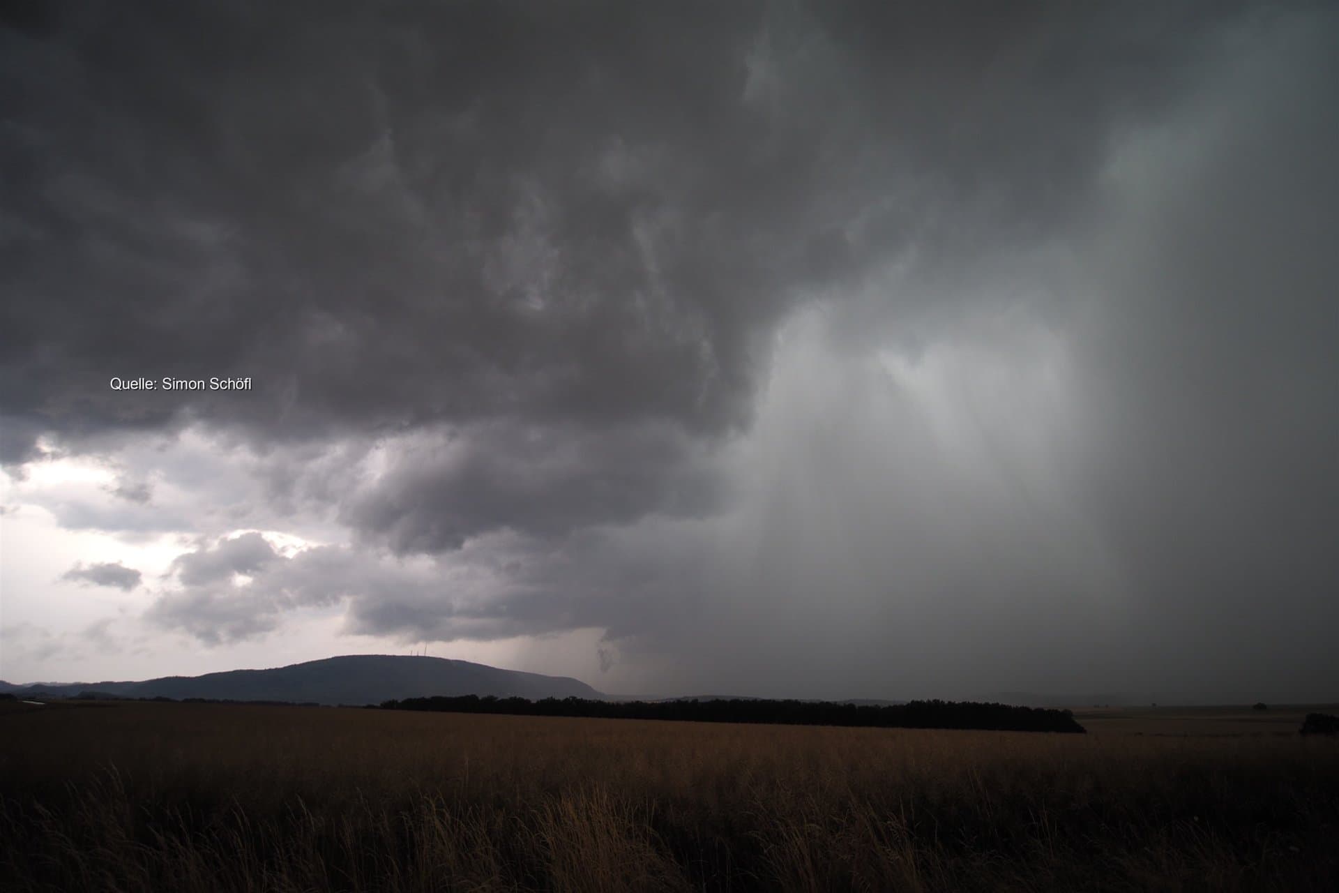 Schwere Sturmböen von NRW bis zur Lausitz: Gewitter am Abend