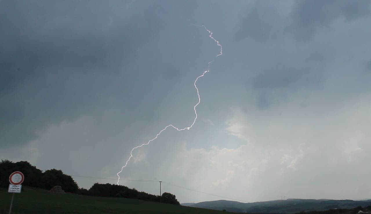 Heute drohen verbreitet Gewitter mit Unwettergefahr