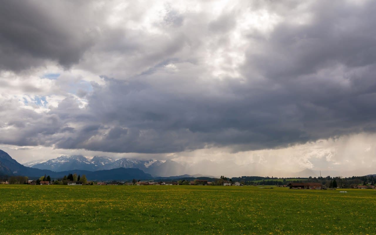 Im Norden aufgelockert, im Süden regnerisch