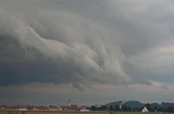 Wechselhaft mit Schneeschauern