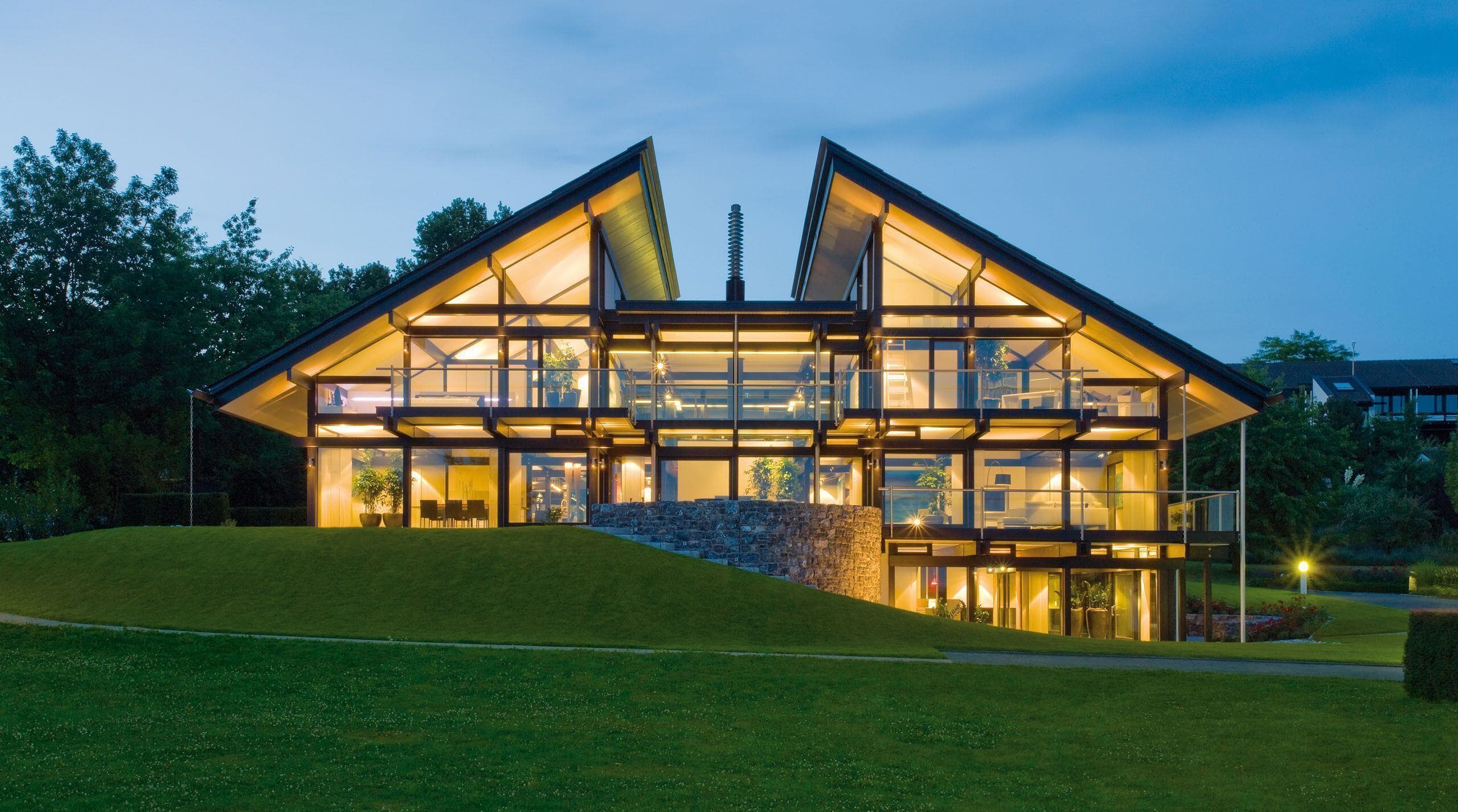 Energieeffiziente Häuser aus Holz und Glas für luxuriöses Wohnen