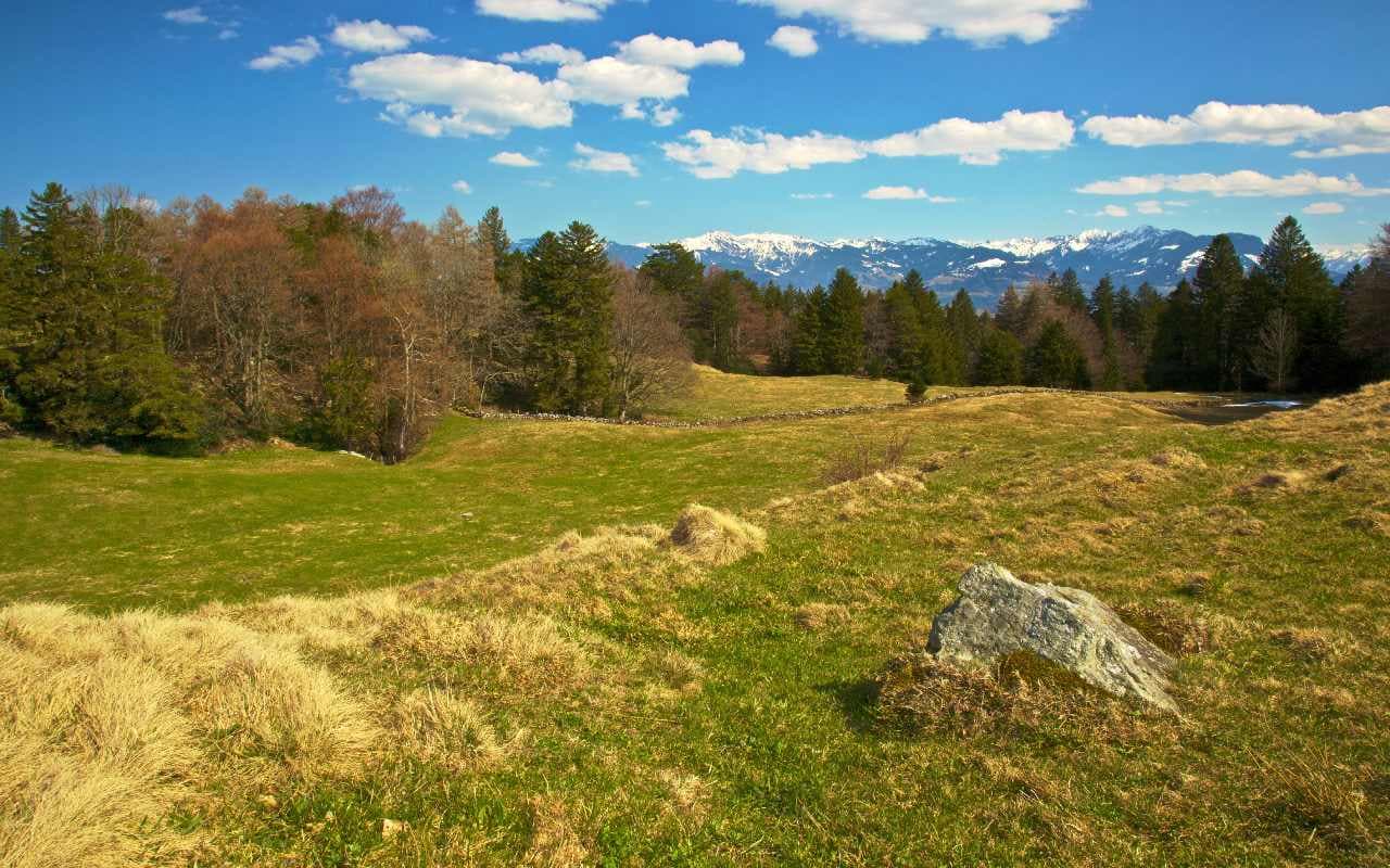 Sonne satt im Süden, mehr Wolken im Norden