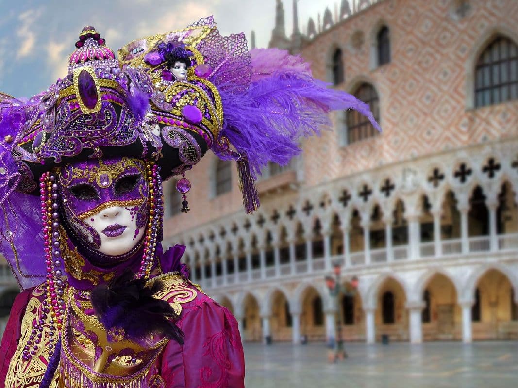 Freundliche Maskerade zum Karnevalsauftakt in Venedig