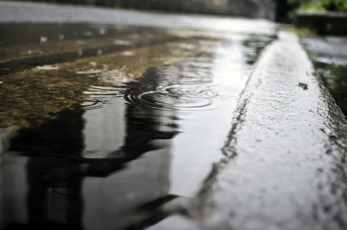 Regen zwischen dem Westen und Osten
