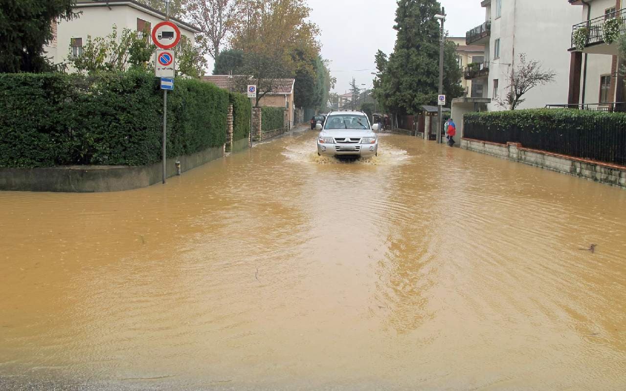 Im Süden lokal Überflutungsgefahr