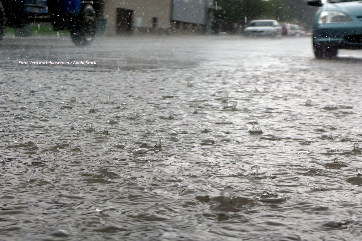Schwere Unwetter mit Überflutungen und Sturmschäden